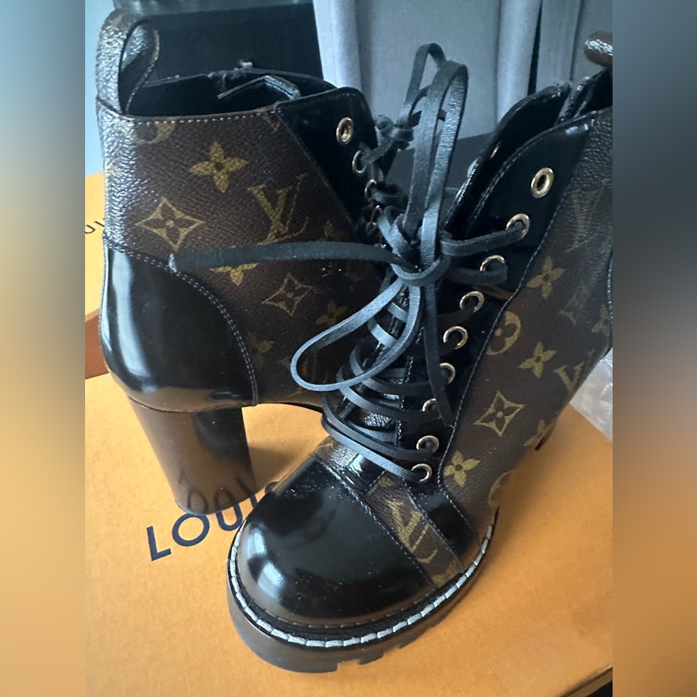 Louis Vuttion Star Trail Ankle Boots 38.5